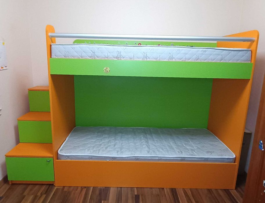 Двуетажно легло с матраци