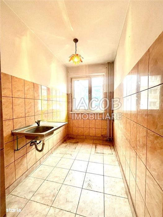 Apartament 3 camere, str. Stadionului, etaj 2