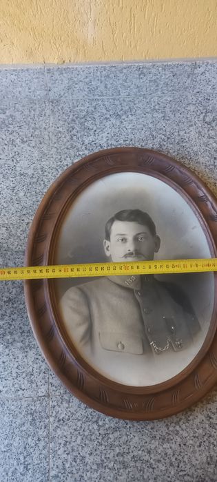 Fotografie veche în rama din lemn