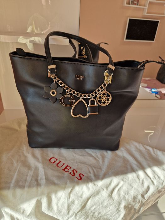 Дамска чанта GUESS