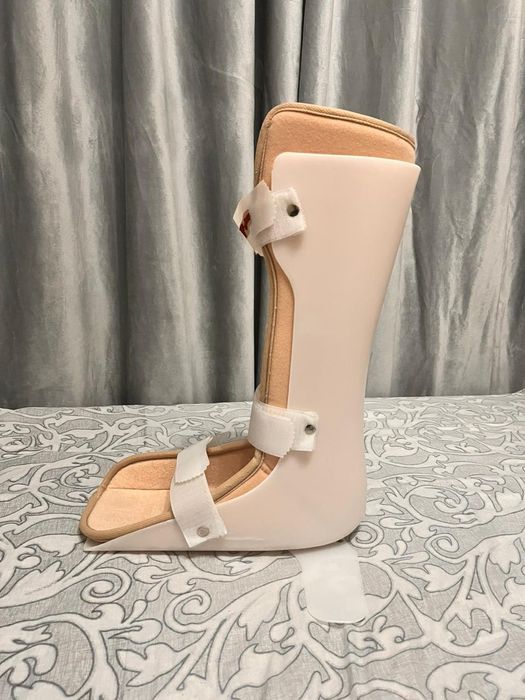 Деротационный сапожок ортез на голеностопный сустав