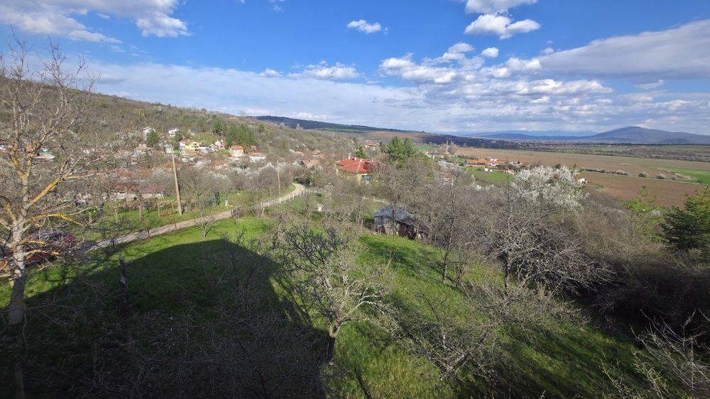 Продава се къща в село Лобош, област Перник