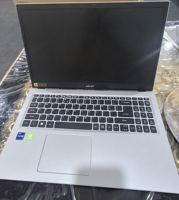 Acer Aspire 3: i7 1165g7 / 8gb / 128gb ssd + 1tb hdd