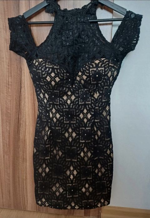 Rochiță elegantă din dantela de la BBY
Are cupa se potrivește și la u