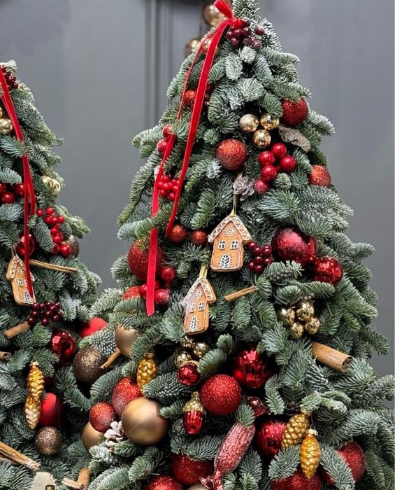 Елки, венки, гирлянды живые