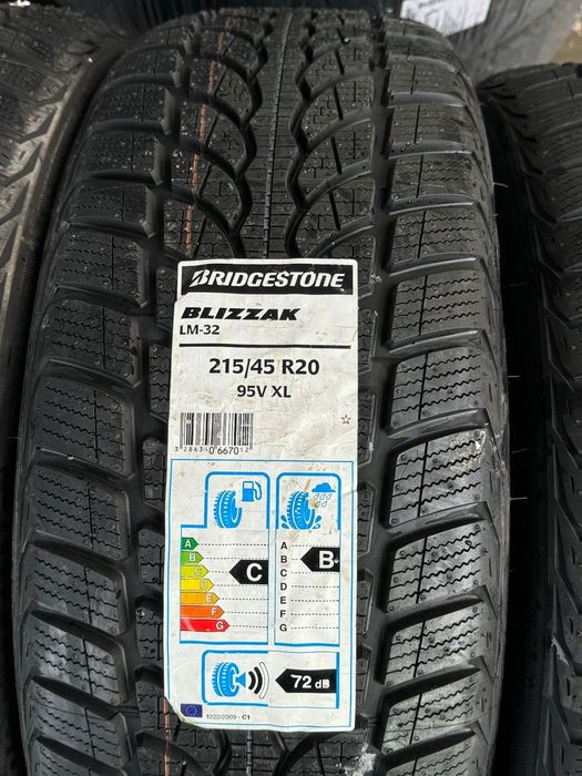 Vând 4 anvelope 215/45/20 bridgestone de iarnă noi