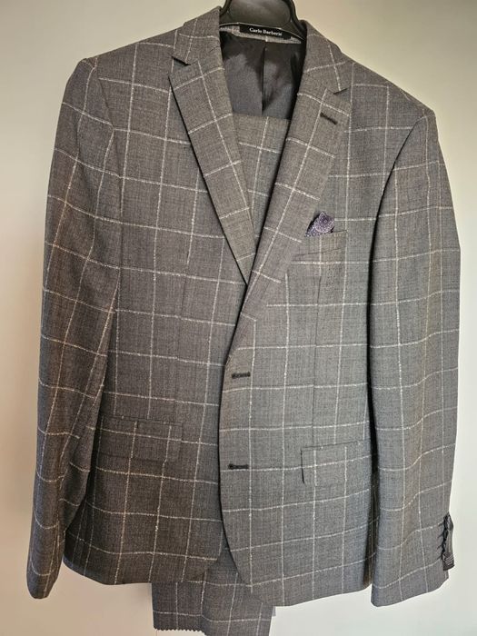 Costum elegant de bărbați in carouri