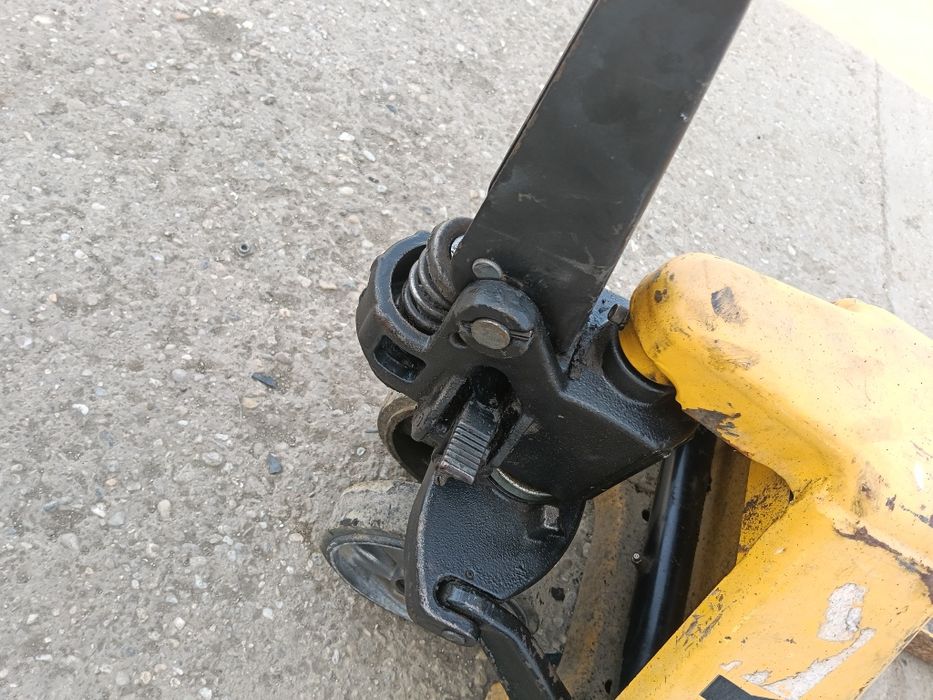 Vând Liza yale 2500 kg