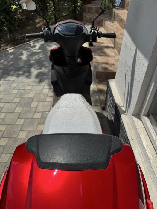 Scuter electric Rotakt Saigon – În GARANȚIE, port USB, Top Case + Husă CADOU (Fără permis)