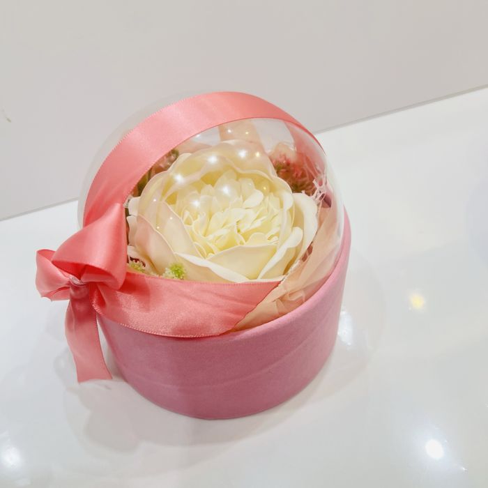 Подаръчна кутия с божур – романтичен подарък за св Валентин и 8 март