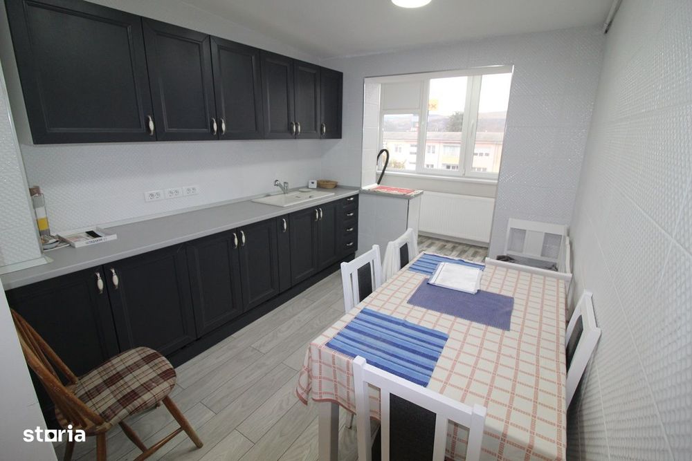 Vând apartament 2 camere în Hunedoara, zona Dunărea-Str.Cerbului, 50mp