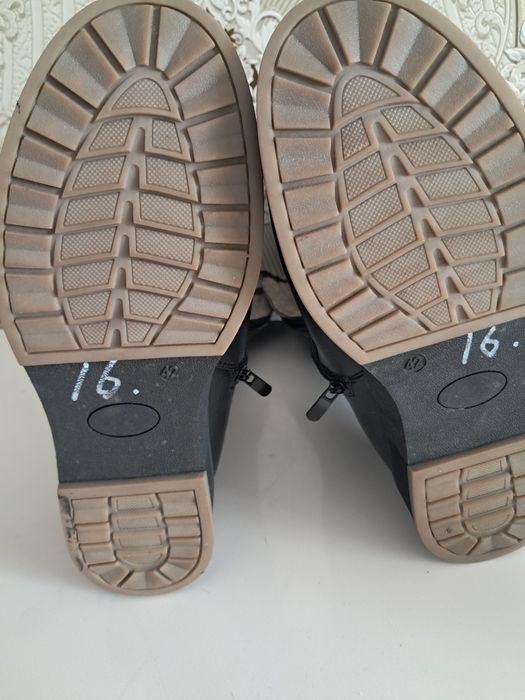 Продам  зимнию обувь