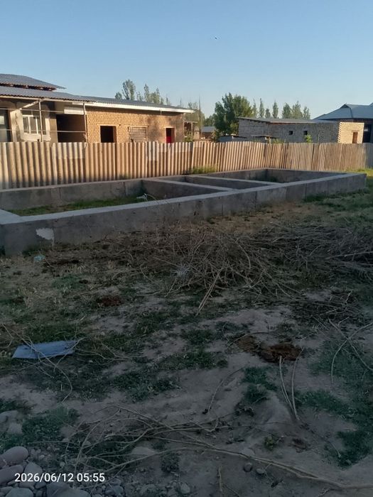 Uchatska sotiladi 5 sotix narxi kelishiladi.