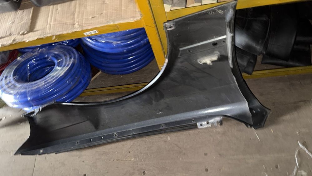 Продам крыло на бмв е39