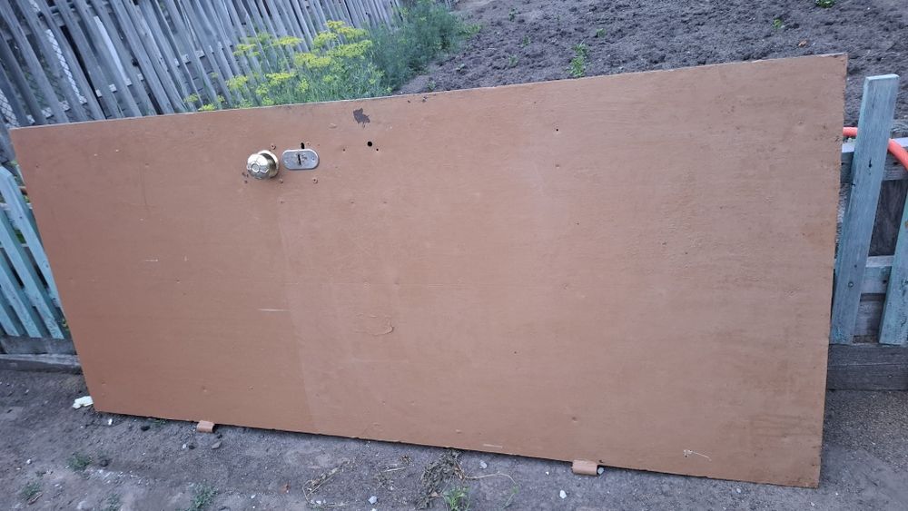 Продам железную дверь