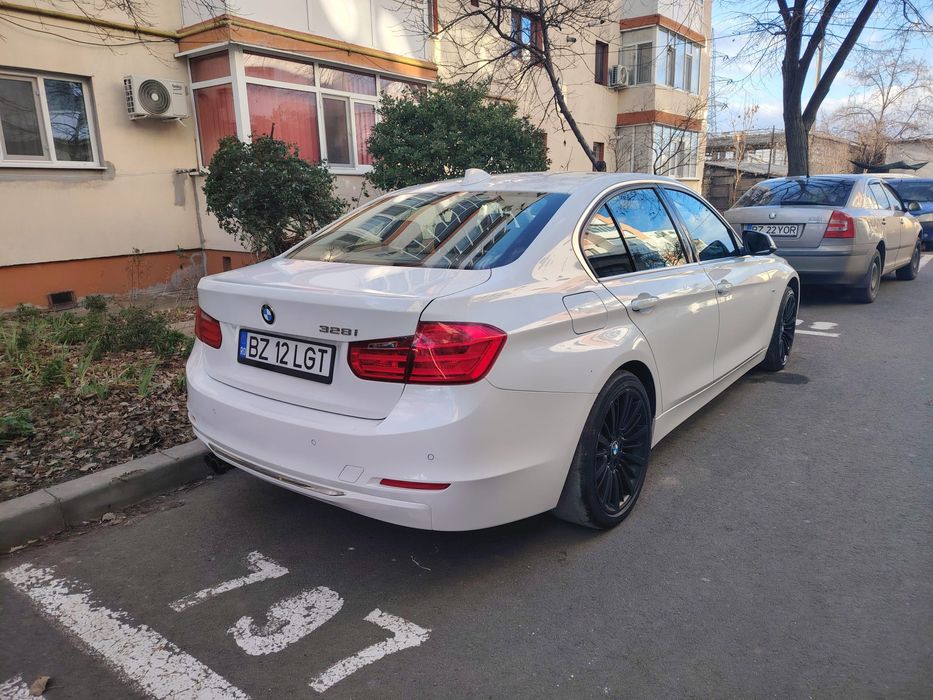 BMW F30 328i Luxury line