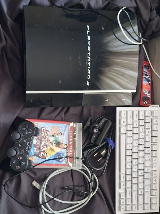 Playstation 3 + оригинална камера + клавиутура