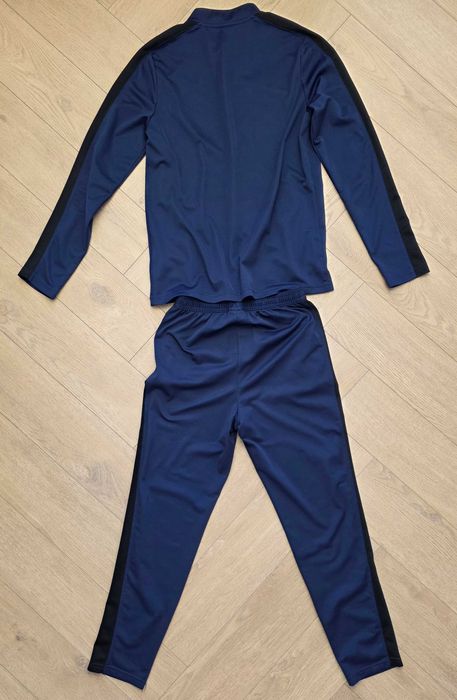 Оригинален екип Nike Dry-Fit 158-170 см.