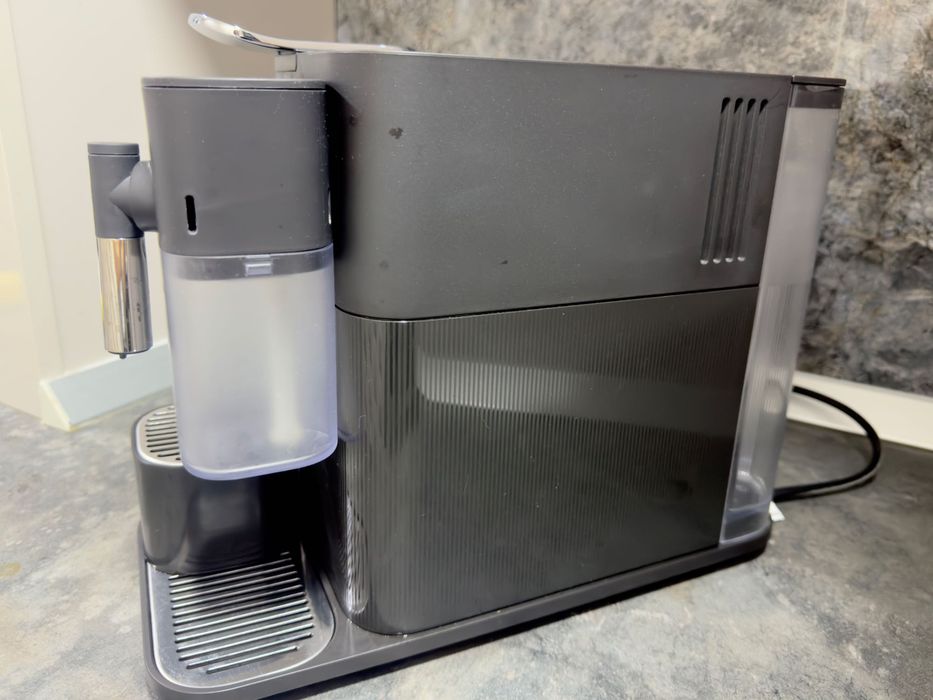 Espressor capsule NESPRESSO Lattissima One Evolution, negru