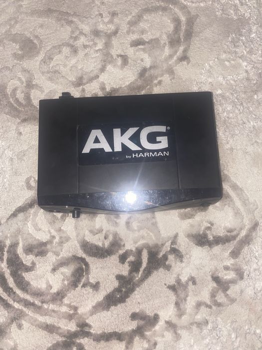 Vand riciver AKG  PW45 stare foarte buna folosit 2 luni de zile personalizat cu numele meu daca se gaseste un cosmin e perfect pret 500 ron negociabil