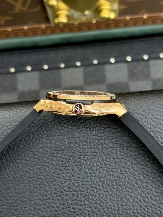 Hublot Classic Fusion King Gold Diamonds Black Dial 33mm – Ref. 581.OX.1181.RX.1104