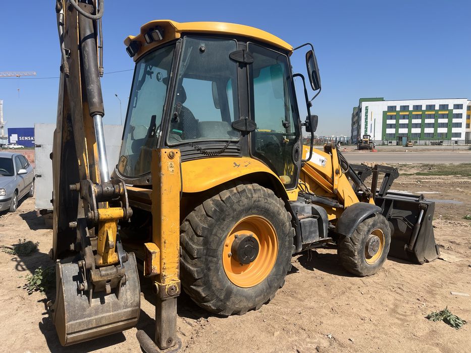 Эксковатор погрузчик Jcb 3x продам трактор