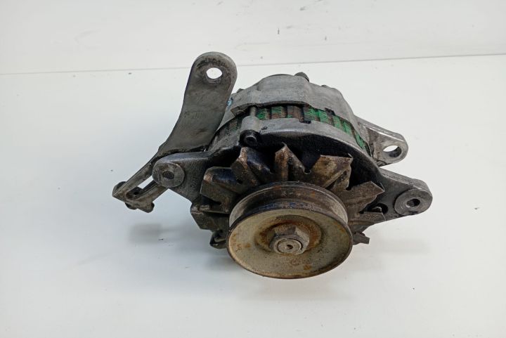 Alternator  cu pompa vacuum Mitsubishi Pajero a 3-a generatie seria
