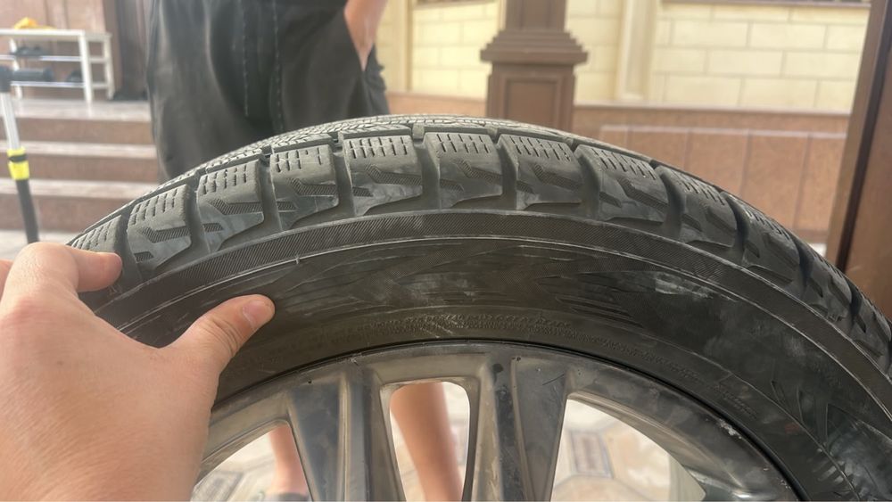 Шины с дисками. Были на лексусе 570