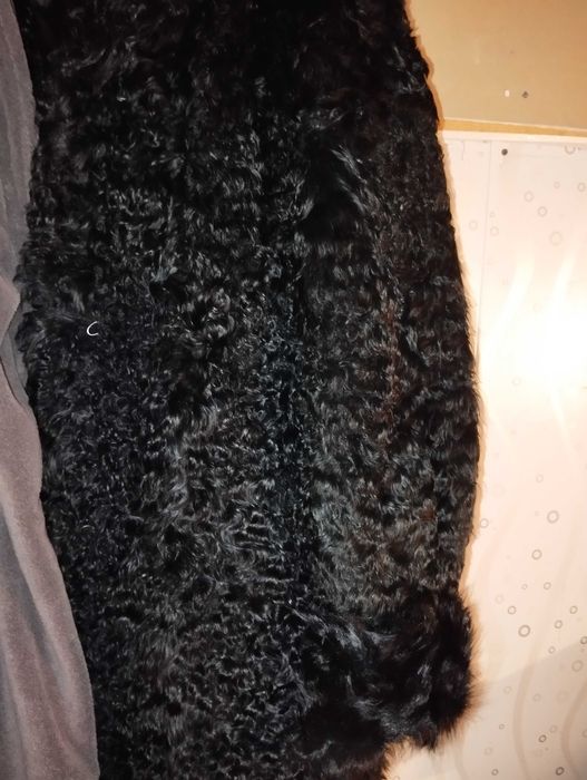 Шуба каракулевая с карманами