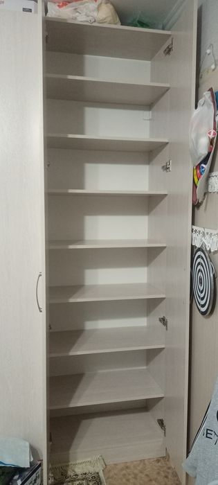 Кровать стол комод