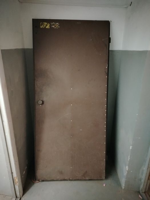 Железная входная дверь