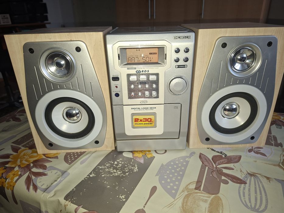 Sistem compact Thomson, boxe detașabile 2 x 30 W, radio digital, CD Player  si casetofon