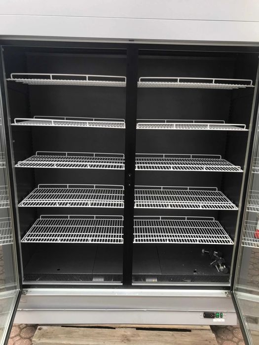 Vitrina frigorifica verticala pentru congelate