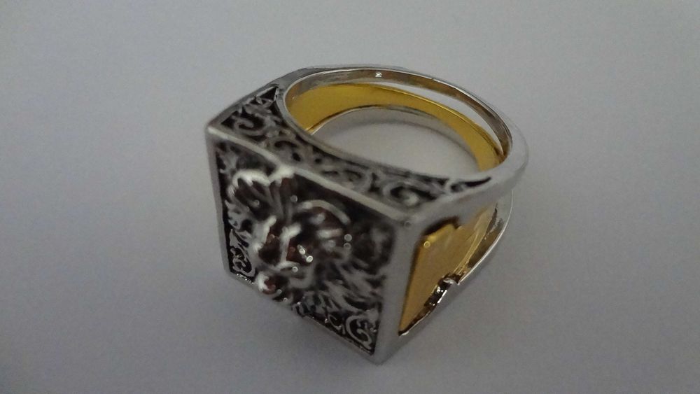 Ефектен винтидж пръстен с тайно отделение