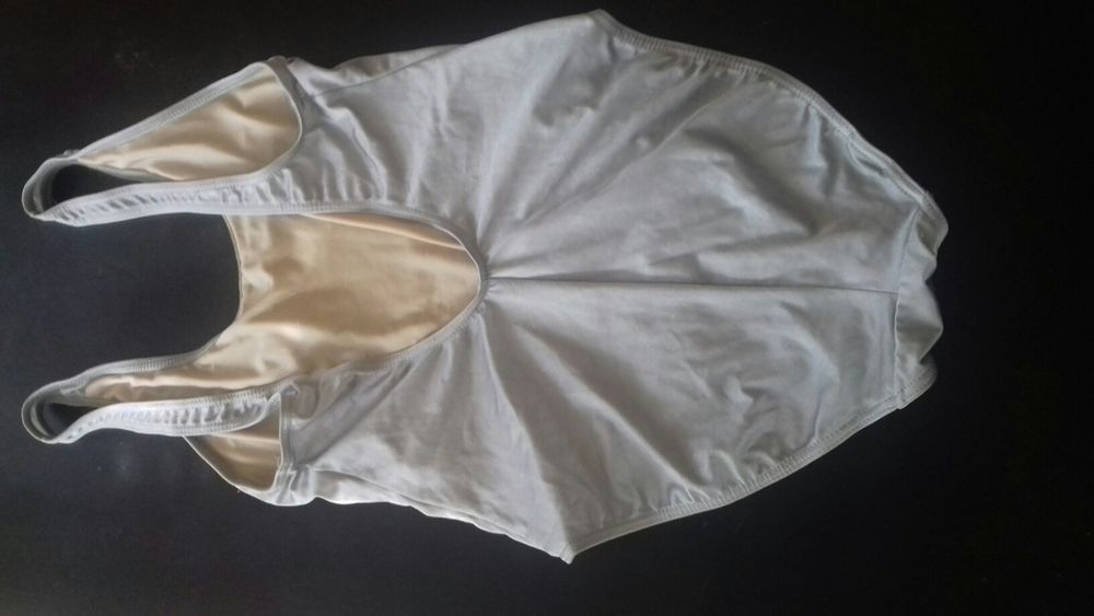 Нов цял бански с етикет