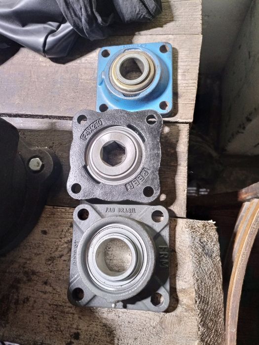 Продам корпус с подшипником