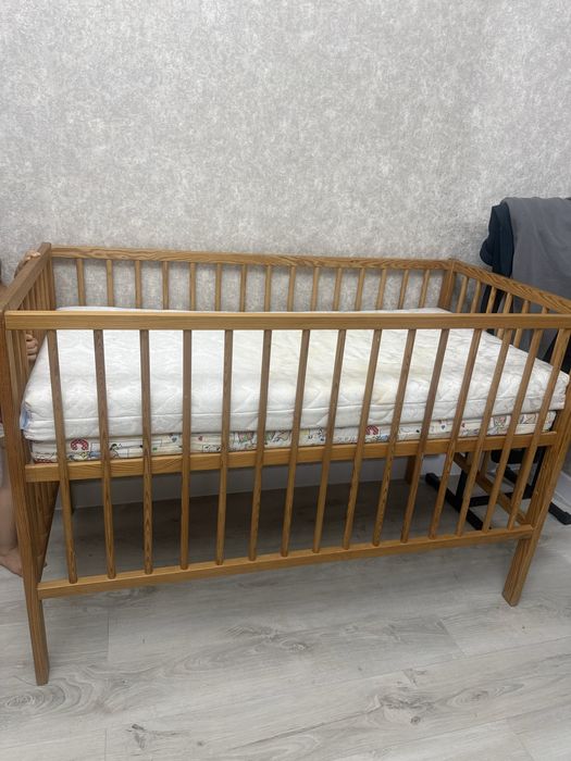 Продам детскую кроватку