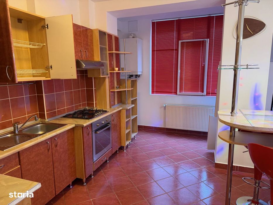 Apartament 3 camere,cu garaj,Zona Centrala