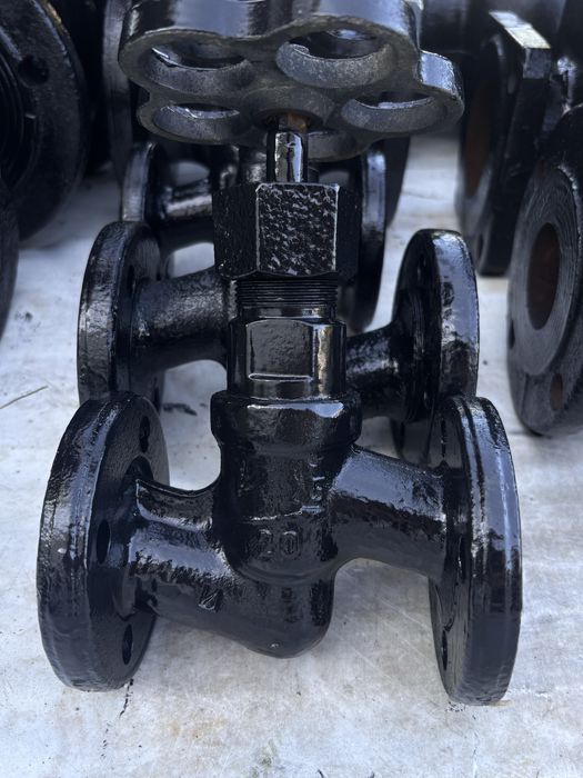 Задвижки разного размера