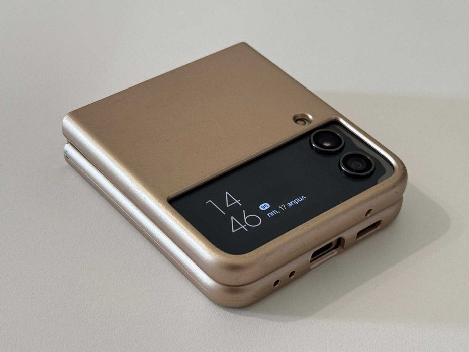 Бартер! Samsung Galaxy Z Flip 4 Gold (Златен)
