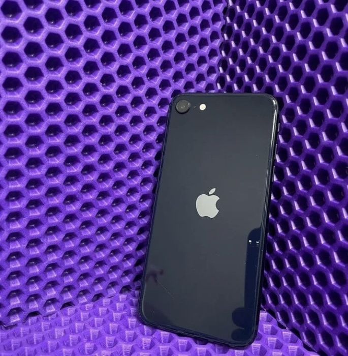Iphone SE 3 сотилади