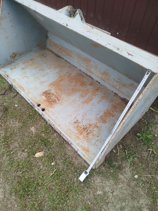 Продам ковш на трактор