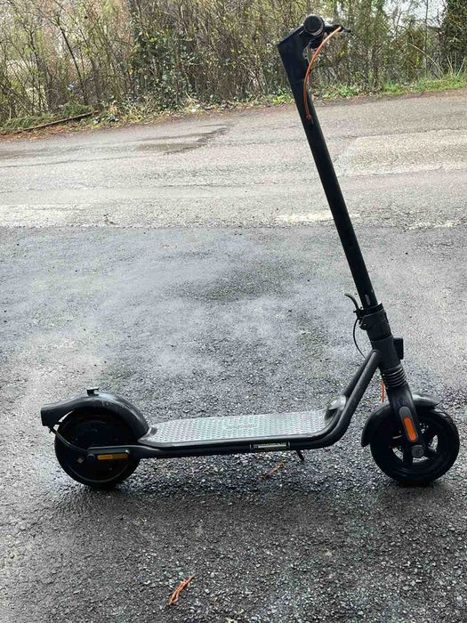 Продавам електрическа тротинетка Ninebot F 2 PRO