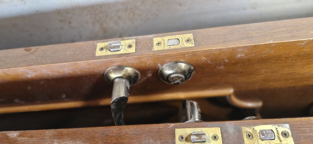 Есіктер сатылады.