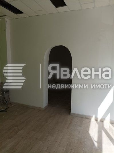 Дава се под наем Магазин в София, Център - 30 кв.м за 300 € - Снимка #3