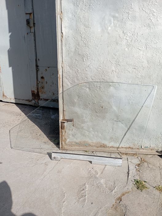 W201 190 га Шафёр эшигини ойнаси сотилади