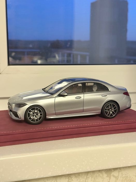 Колекционерски модел Mercedes-Benz C-class NZG 1:18