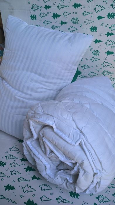 Yostiq va adyollar komplektda