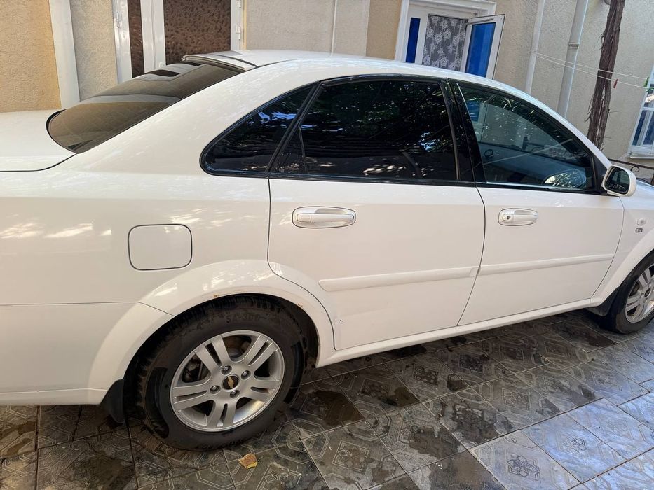 Lacetti srochno sotiladi