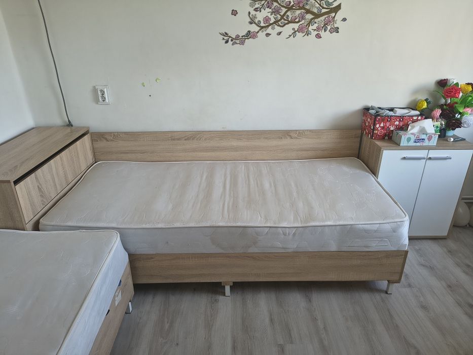 Paturi pe colt plus noptiera